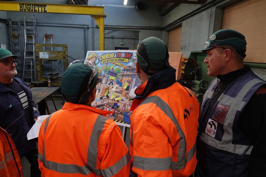 Atelier de repérage des risques autour d’une affiche lors du Safety Day TRB